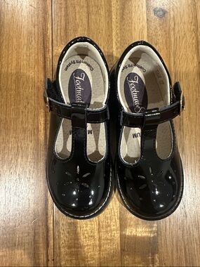 Footmates Girls Black Patent Mary Jane Shoes - size 7.5